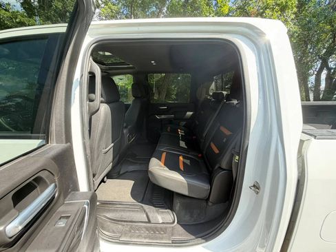 Used 2021 GMC Sierra 2500 AT4 w/ AT4 Premium Plus Package AWD/4WD image 7