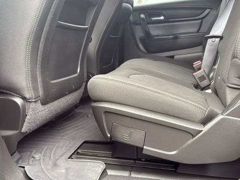 Used 2015 GMC Acadia SLE image 23