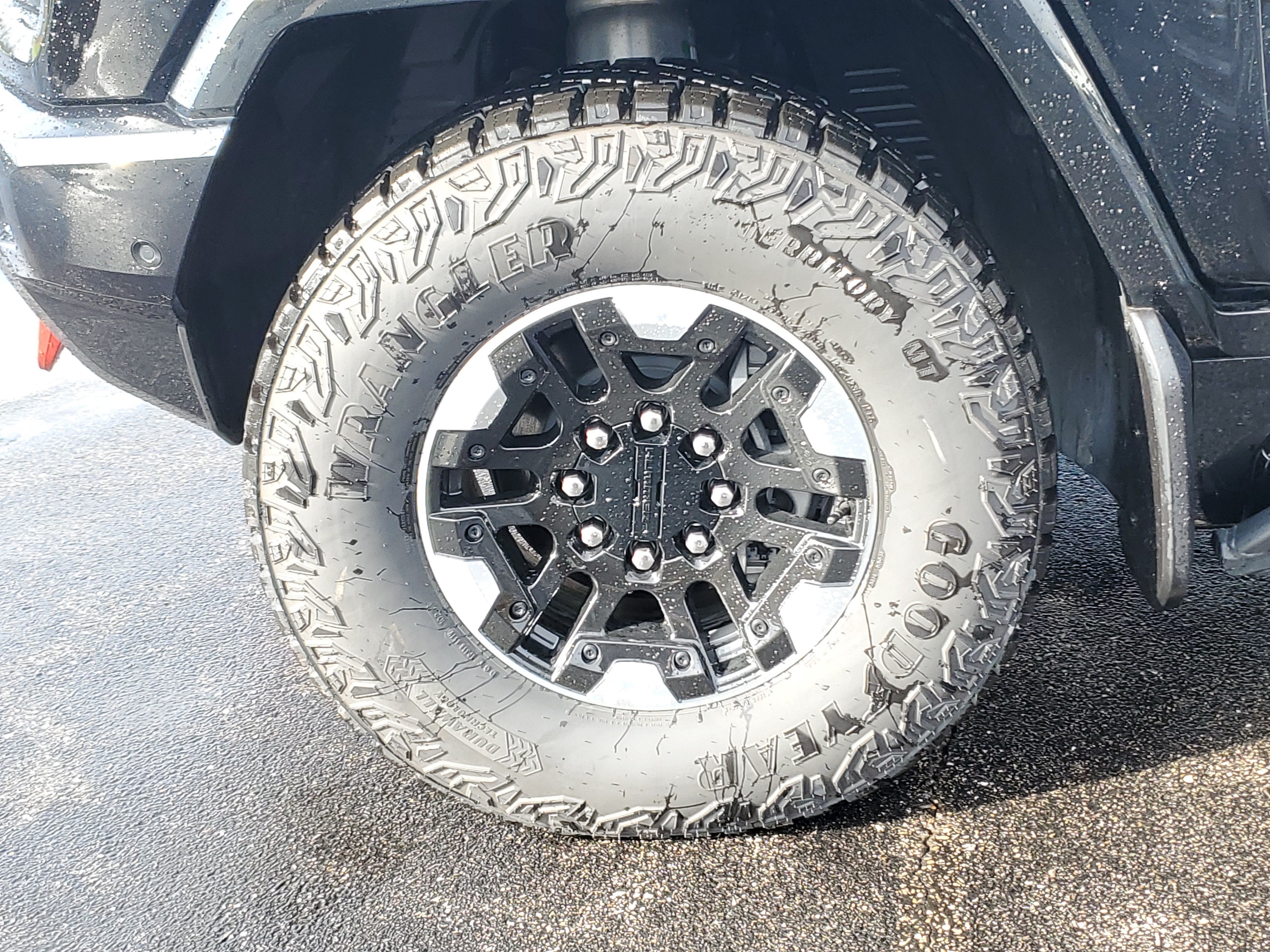 Used 2024 GMC Hummer EV 2X w/ Extreme Off-Road Package AWD/4WD image 9