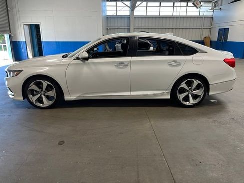 Used 2019 Honda Accord Touring image 6