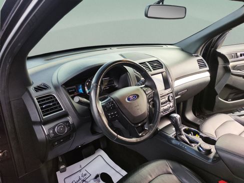 Used 2018 Ford Explorer XLT image 20