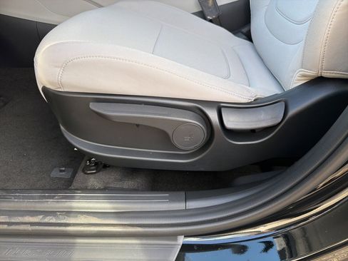 New 2026 Hyundai Tucson SE image 13