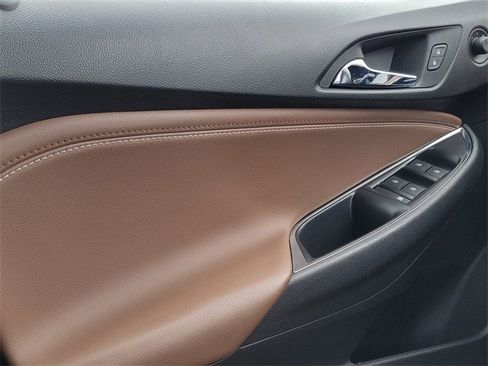 Used 2019 Chevrolet Cruze Diesel w/ Sun And Sound Package image 37