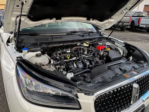 Used 2021 Lincoln Corsair AWD w/ Sport Package image 36