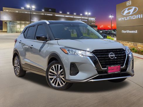 Used 2023 Nissan Kicks SV FWD image 3