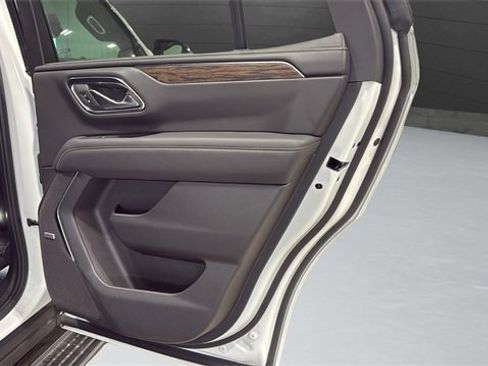 Used 2024 Chevrolet Tahoe Premier w/ Advanced Technology Package image 36