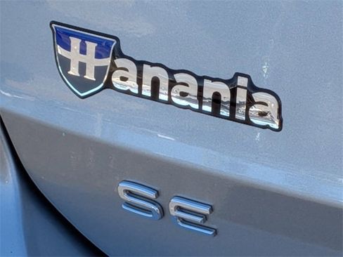 Certified 2024 Volkswagen Taos SE image 11