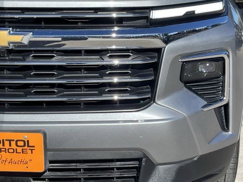 Used 2025 Chevrolet Traverse LT image 7