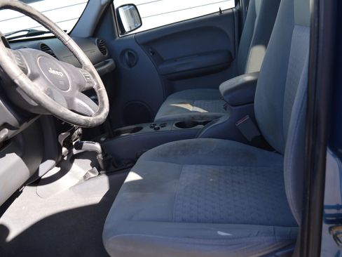 Used 2006 Jeep Liberty Sport image 12