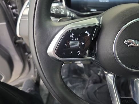 Used 2024 Jaguar F-PACE R-Dynamic S image 17