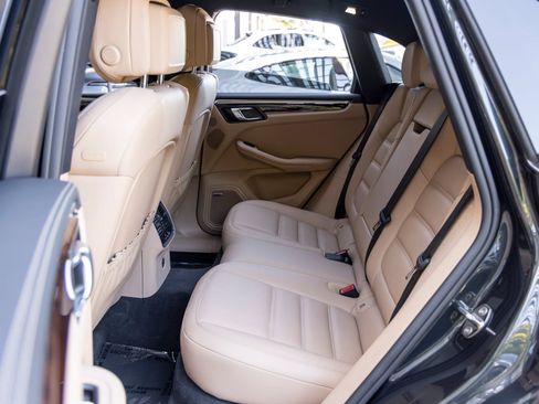 Certified 2023 Porsche Macan AWD/4WD image 51