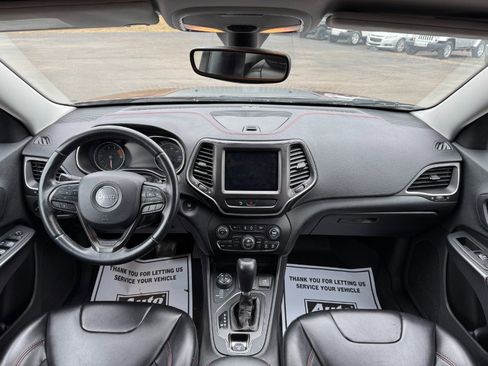 Used 2019 Jeep Cherokee Trailhawk image 21