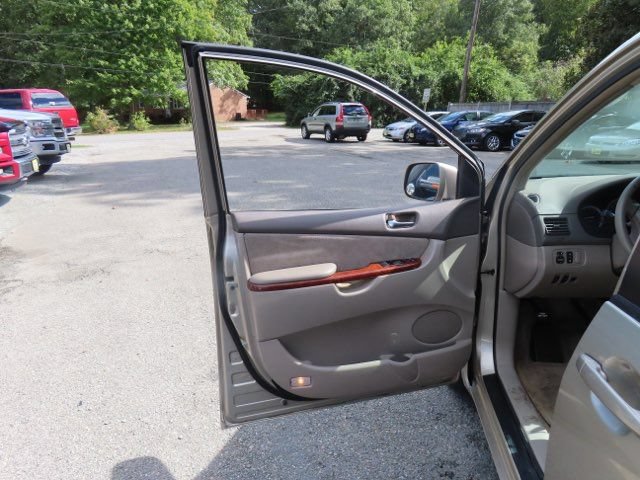 Used 2005 Toyota Sienna XLE w/ XLE Pkg 3 FWD image 14