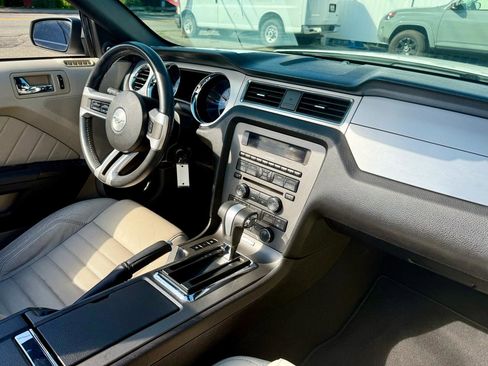Used 2010 Ford Mustang Convertible image 30
