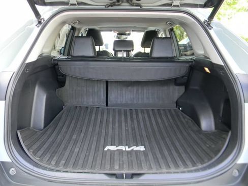 Used 2021 Toyota RAV4 XLE Premium AWD/4WD image 20