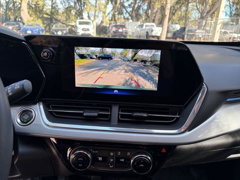 Used 2025 Chevrolet Trax LT image 17