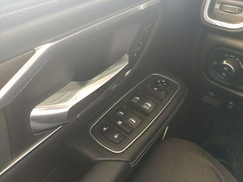 Used 2021 RAM 1500 Laramie AWD/4WD image 29