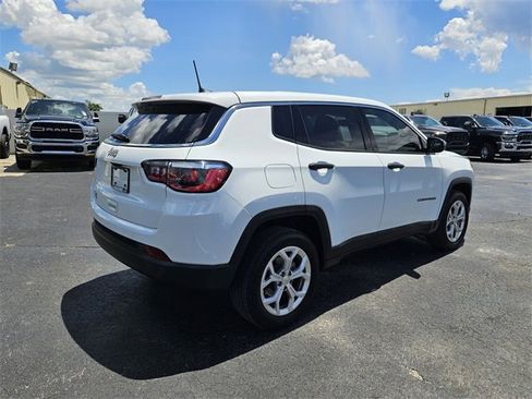 Used 2024 Jeep Compass Sport image 11