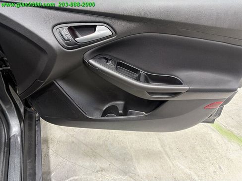 Used 2017 Ford Focus SEL w/ Cold Weather Package FWD image 26