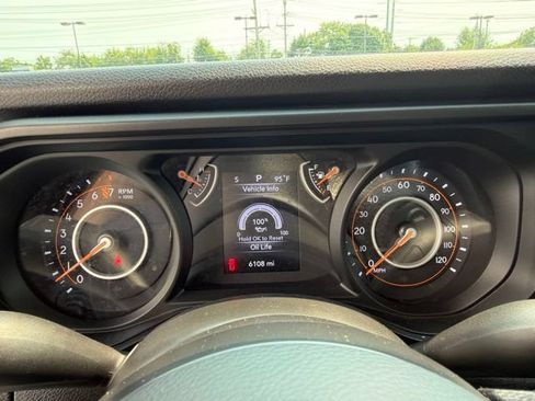 Used 2024 Jeep Gladiator Sport AWD/4WD image 21