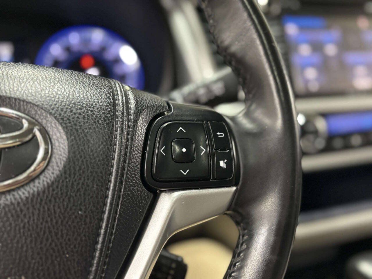 Used 2014 Toyota Highlander XLE AWD/4WD image 33
