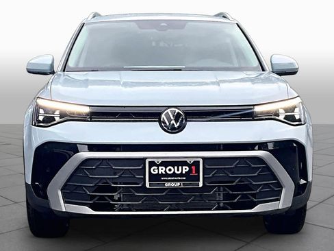 New 2026 Volkswagen Taos SE FWD image 3