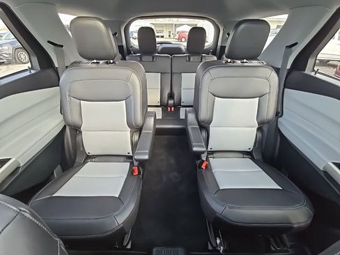 Used 2023 Ford Explorer XLT w/ Equipment Group 202A image 25