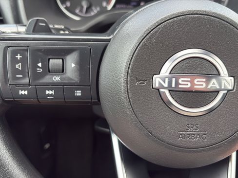Used 2024 Nissan Rogue SV AWD/4WD image 9