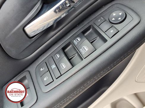 Used 2016 Dodge Grand Caravan SXT w/ Rear Park Assist Package FWD image 15
