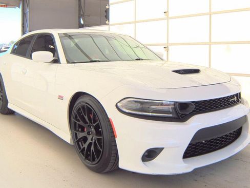 Used 2019 Dodge Charger Scat Pack w/ Plus Group RWD image 2