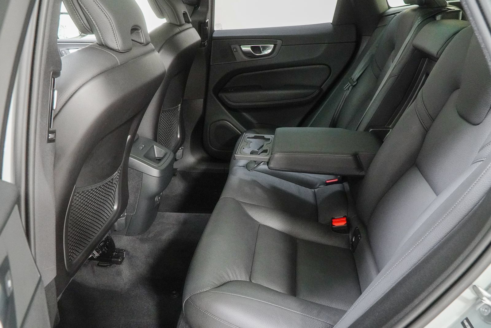 Used 2025 Volvo XC60 B5 Plus AWD/4WD image 45