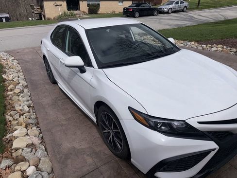 Used 2023 Toyota Camry SE w/ Cold Weather Package image 7