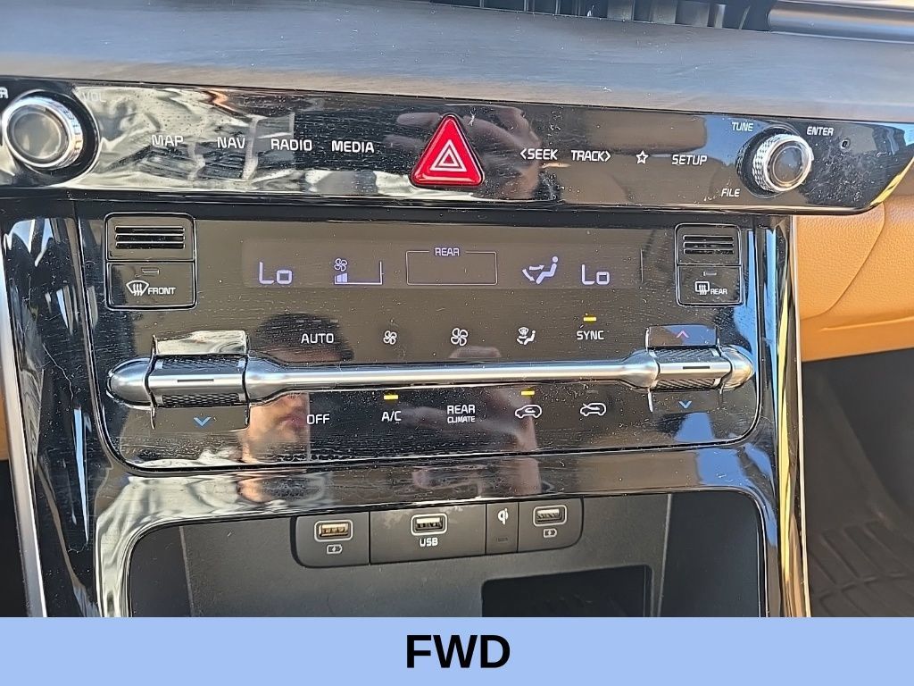 Used 2023 Kia Carnival EX FWD image 27