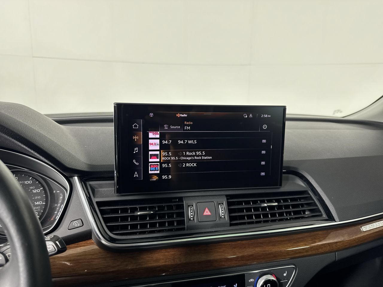 Used 2023 Audi Q5 2.0T Premium w/ Convenience Package AWD/4WD image 11