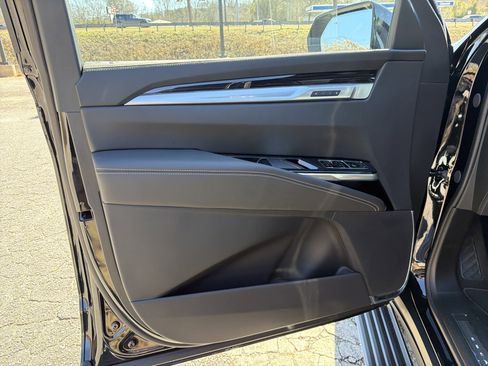 New 2026 Cadillac Escalade Luxury AWD/4WD image 12