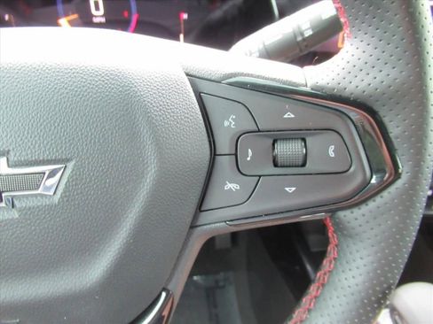 Used 2025 Chevrolet Trax RS FWD image 22