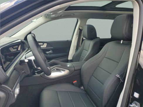 Certified 2026 Mercedes-Benz GLS 450 4MATIC image 18
