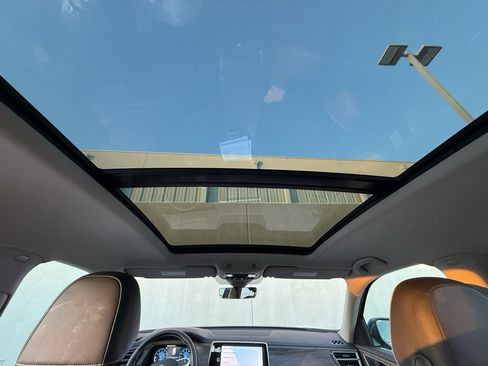 Used 2025 Volkswagen Atlas SEL image 9