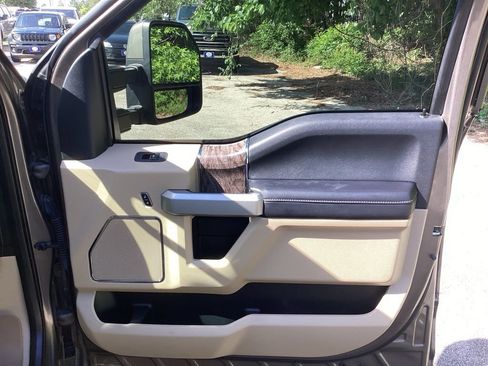 Used 2019 Ford F250 Lariat w/ Lariat Value Package AWD/4WD image 32