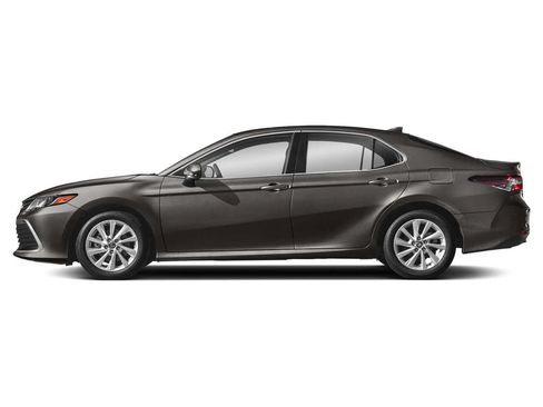 Used 2024 Toyota Camry XSE FWD image 3