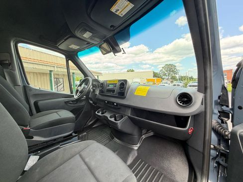 Used 2019 Mercedes-Benz Sprinter 144 image 16