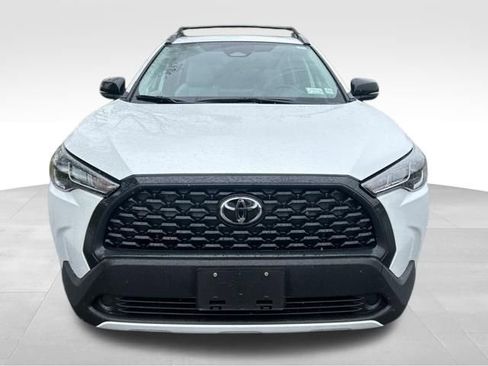 Used 2025 Toyota Corolla Cross LE w/ Moonroof Package AWD/4WD image 8