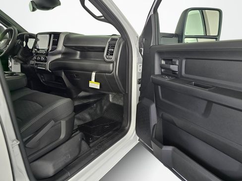 New 2026 RAM 5500 Tradesman w/ Safety Group AWD/4WD image 34