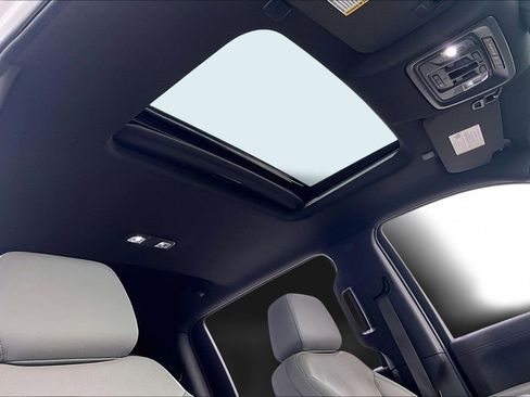 Used 2021 GMC Sierra 1500 SLT w/ SLT Premium Plus Package image 28