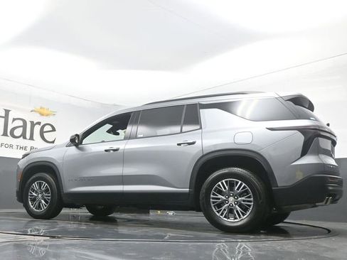 Used 2025 Chevrolet Traverse LT image 55