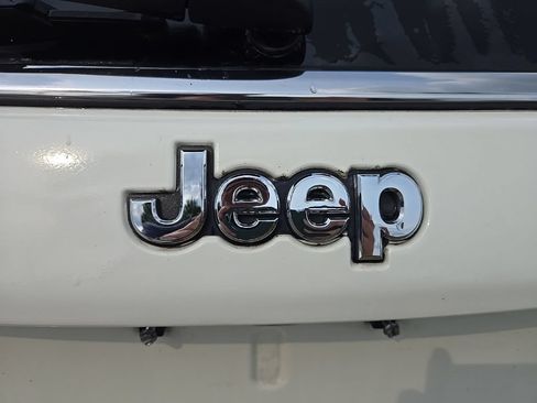 Used 2018 Jeep Compass Latitude w/ Popular Equipment Group AWD/4WD image 10