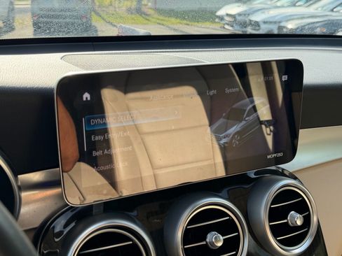 Used 2021 Mercedes-Benz GLC 300 w/ Premium Package image 22