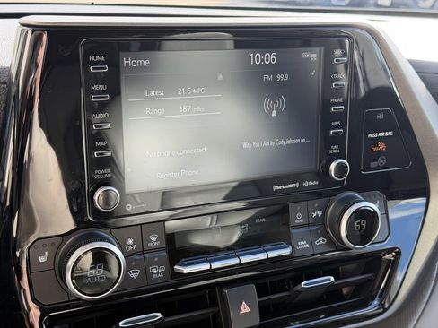 Used 2022 Toyota Highlander XLE image 14