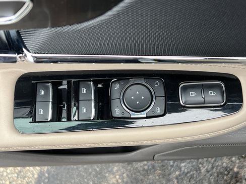 Used 2023 Lincoln Corsair Reserve w/ Equipment Group 202A image 13