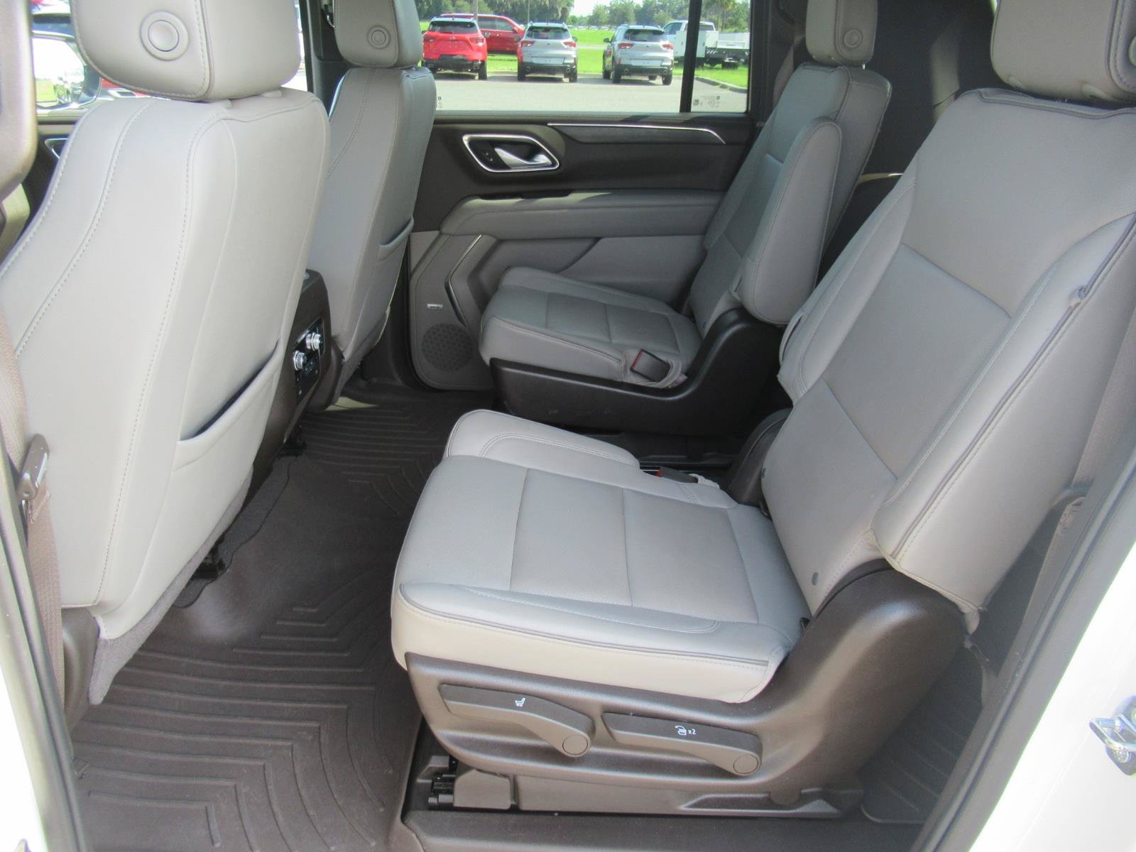 Certified 2022 GMC Yukon XL SLT w/ SLT Premium Package AWD/4WD image 34